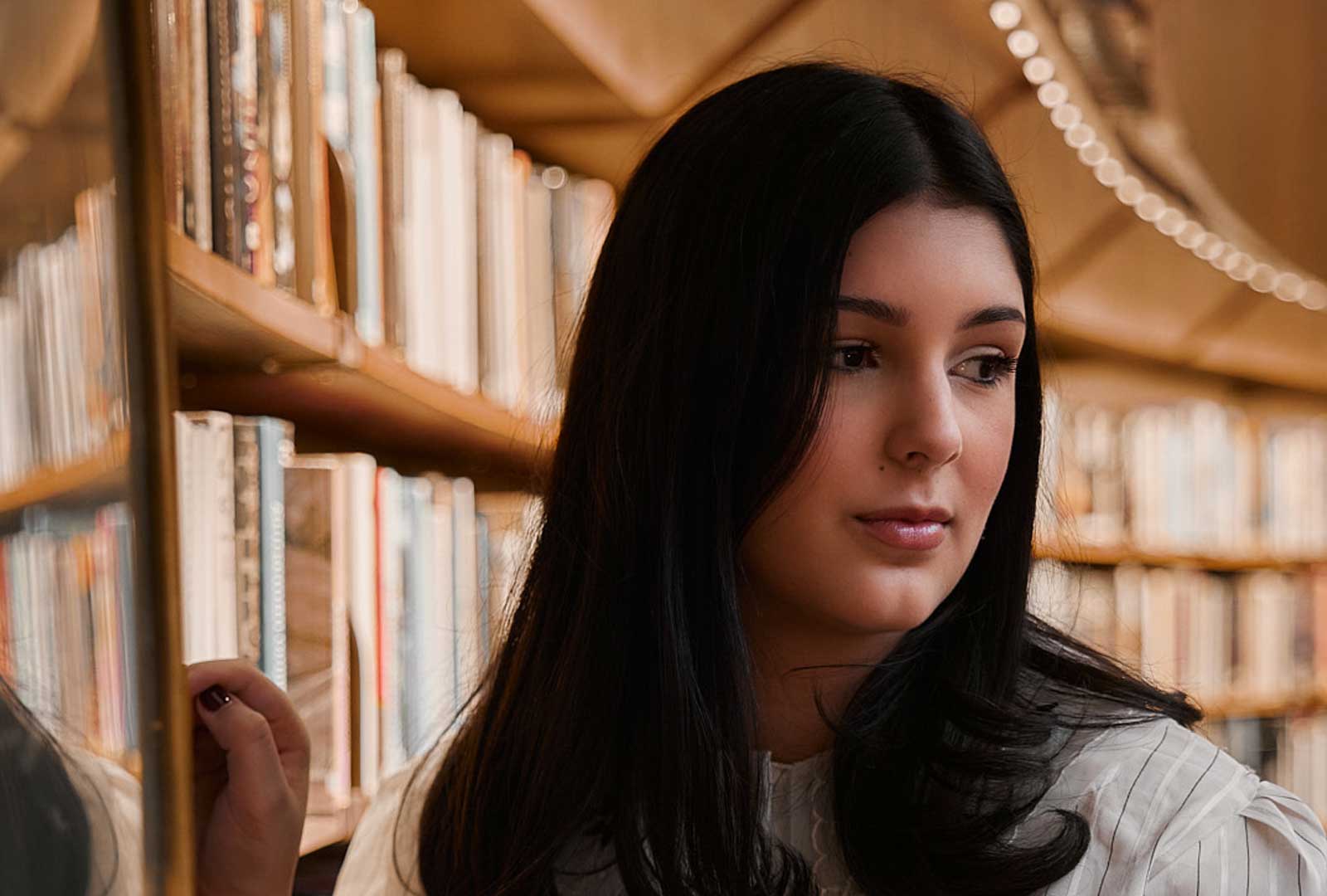 Läsningen ökar – Sveriges största booktok-kreatör Jasmine Darban i Aktuellt