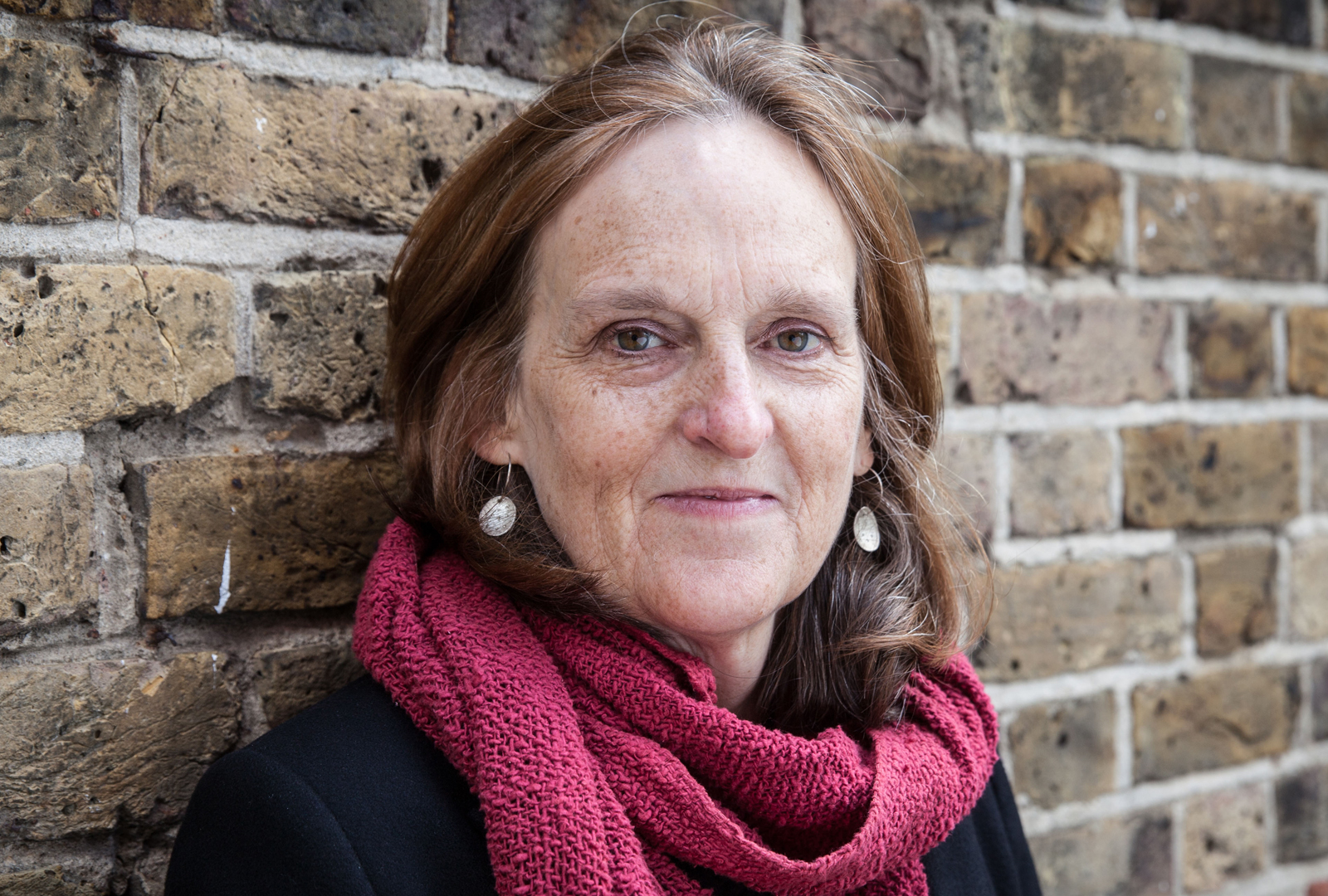 Tessa Hadley, aktuell med Syskonen, besöker Sverige