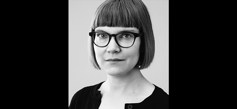 Sara Bergmark Elfgren skriver treboksavtal med Albert Bonniers Förlag