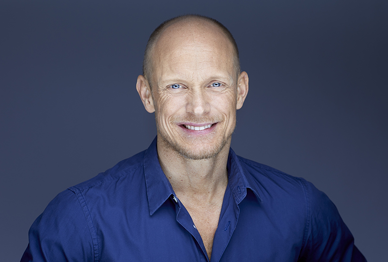 Årets HBTQ och Årets bok tilldelas Tobias Karlsson