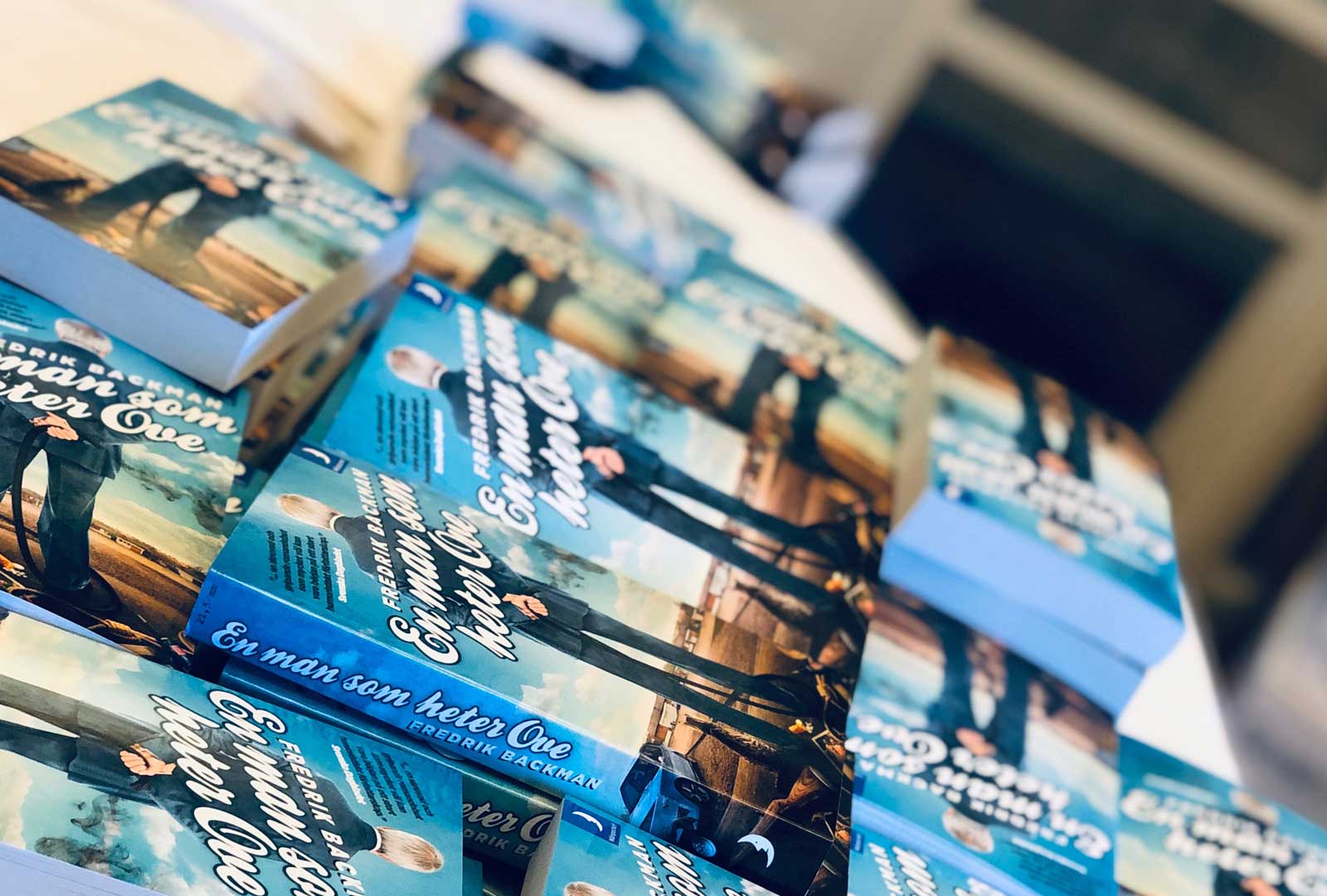 Fredrik Backman sprider läsglädje och försoning i brevlådan