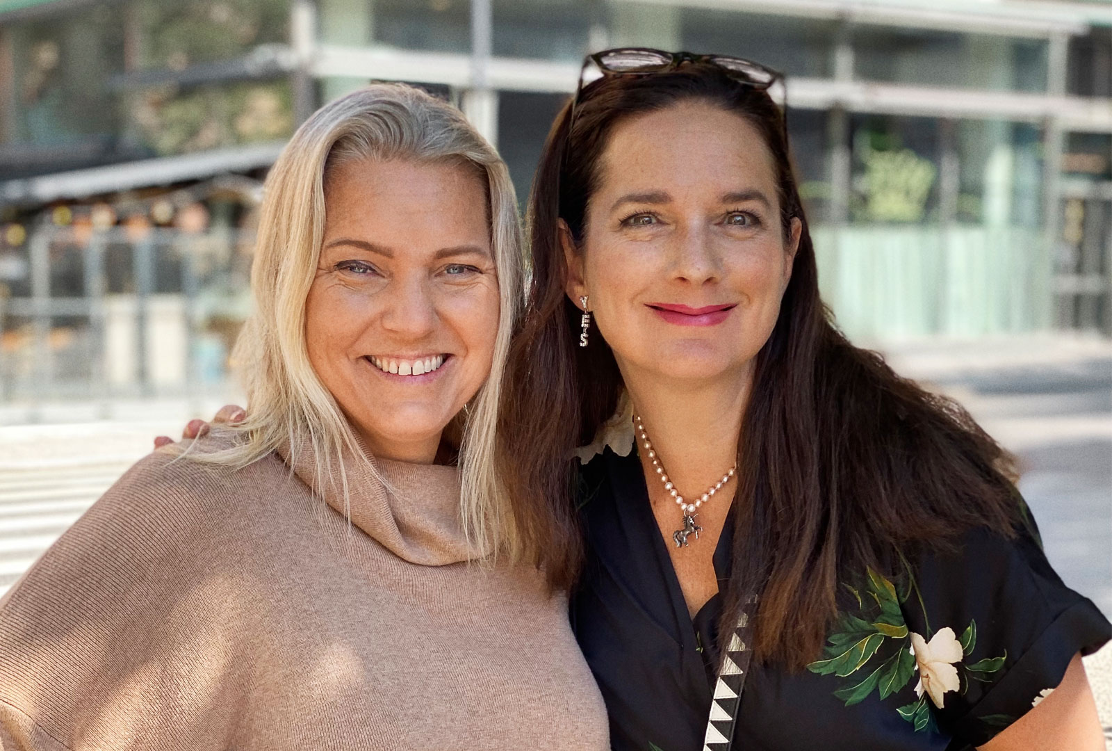Sofie Sarenbrant och Carina Bergfeldt ger ut första delen i en ny spänningsserie på Bokförlaget Forum
