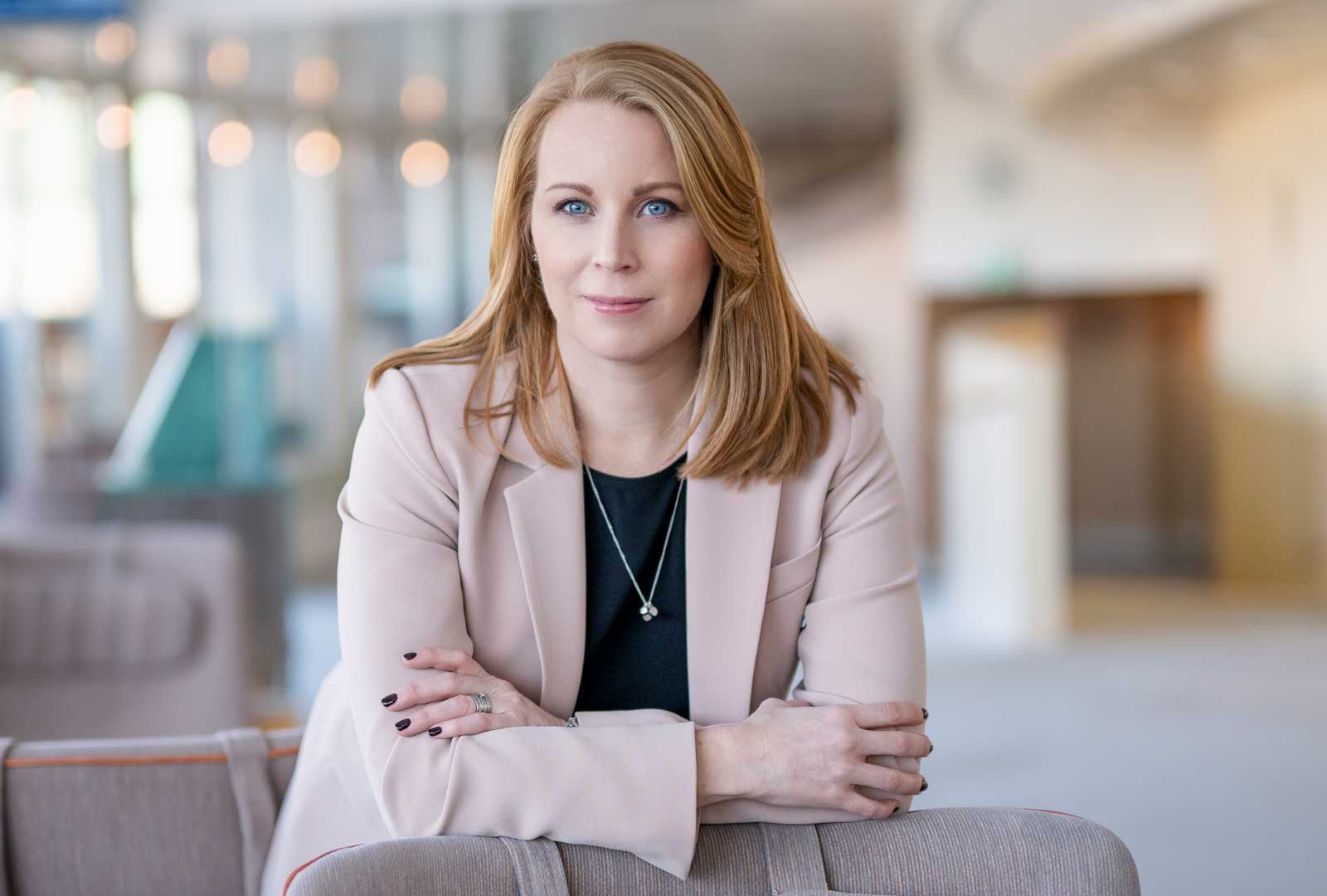 Annie Lööf skriver självbiografi