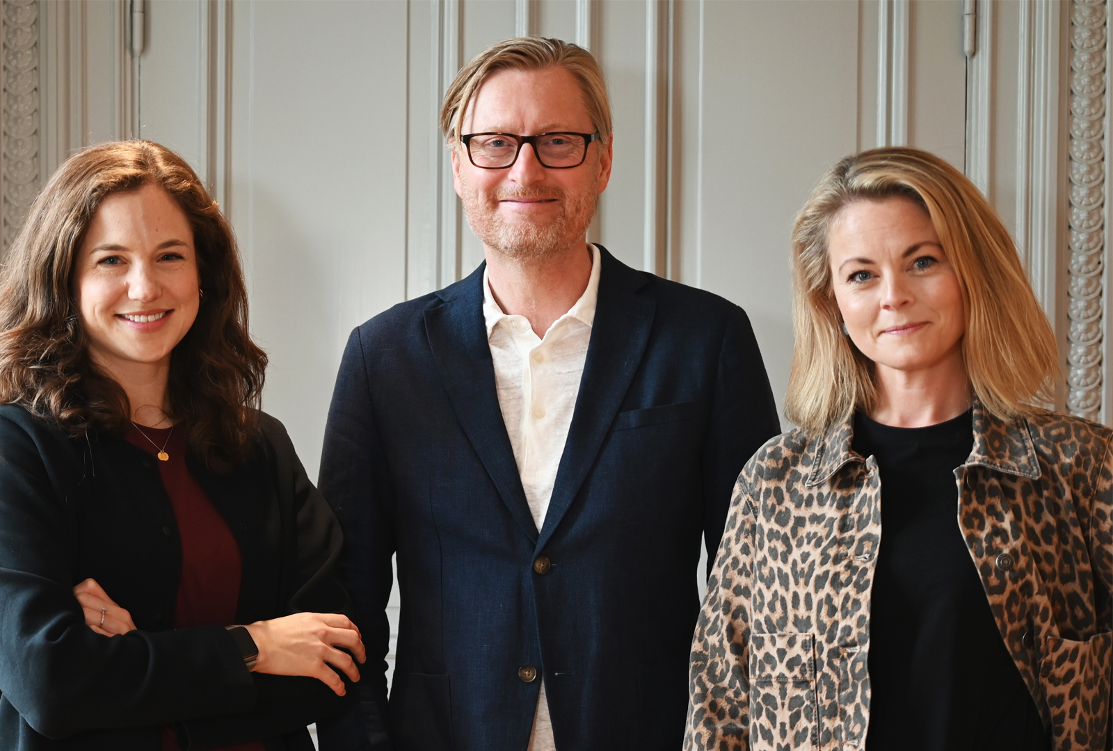 Anders de la Motte firar 15 år som författare – tecknar tioboksavtal med Bokförlaget Forum