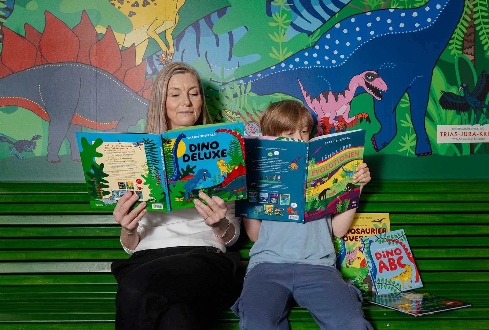 Sarah Sheppard flyttar in bland dinosaurierna på Naturhistoriska riksmuseet