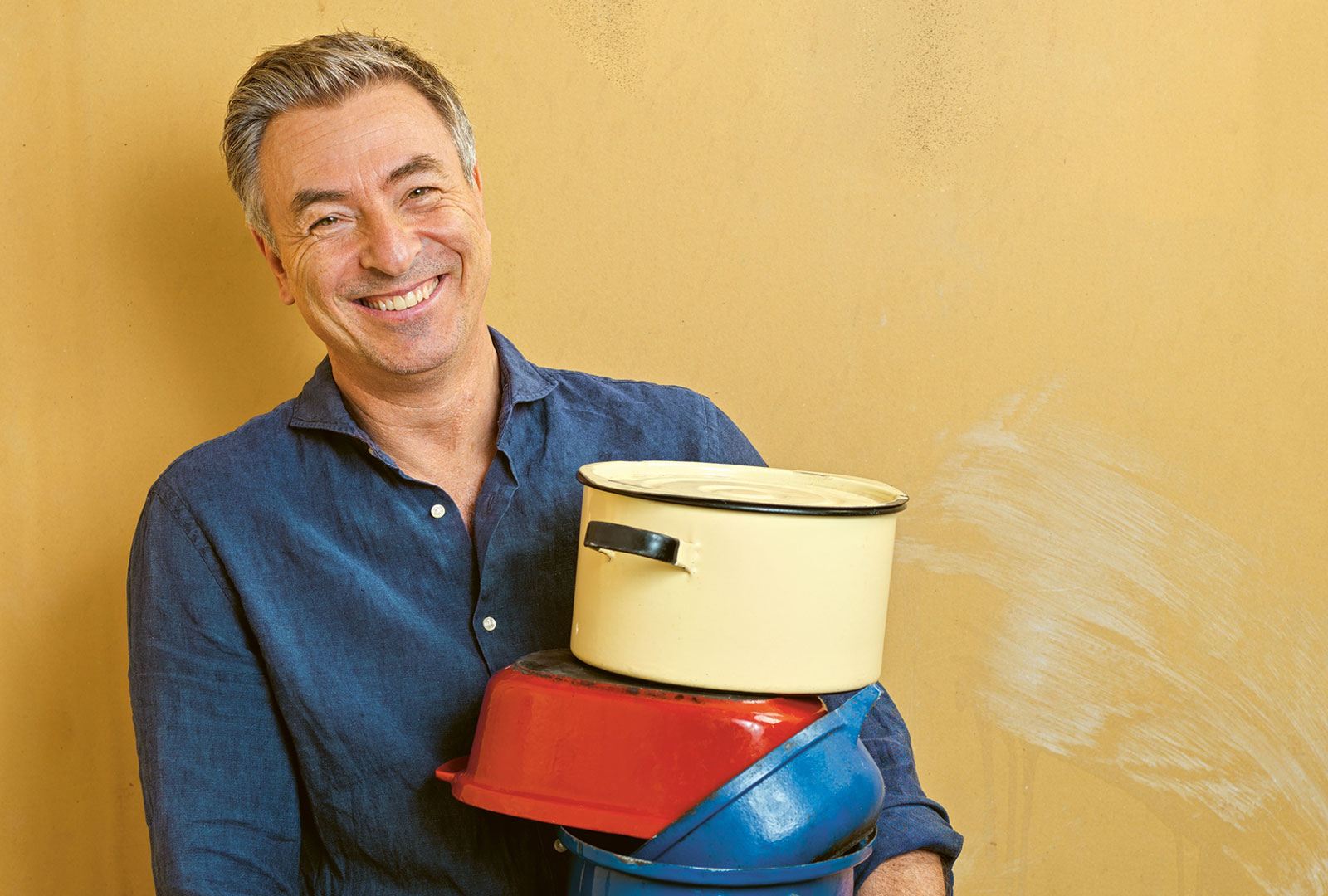 Tareq Taylor serverar grytor från världens alla hörn