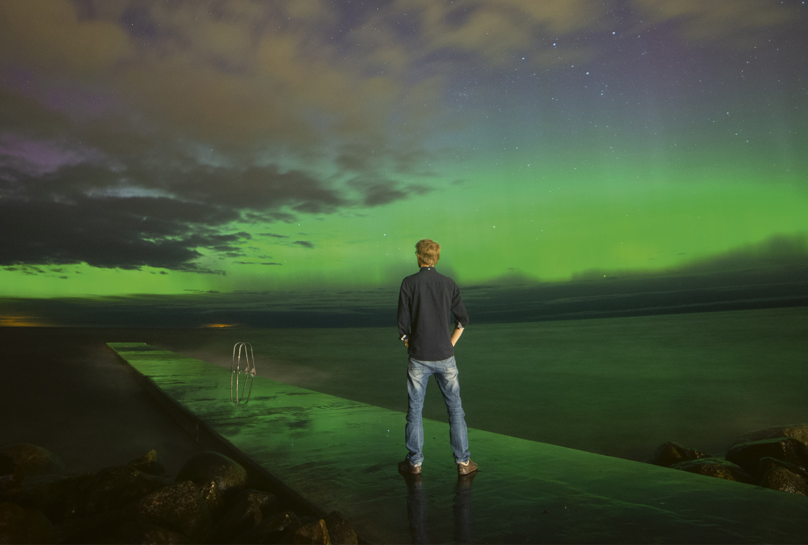 Norrskensentusiast släpper heltäckande handbok om ljusfenomenet