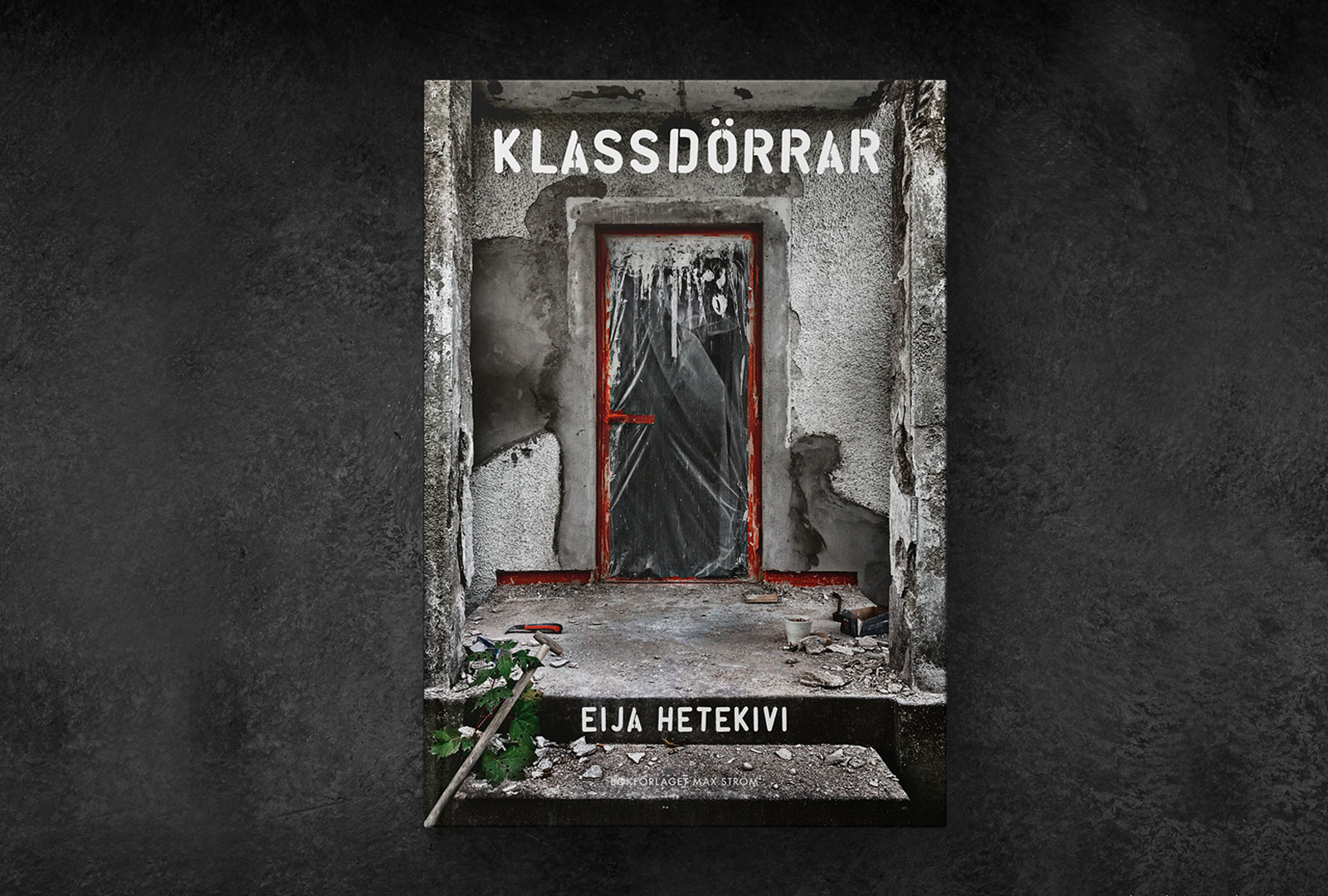 Klassklyftorna skildras på ett unikt sätt genom dörrfotografier